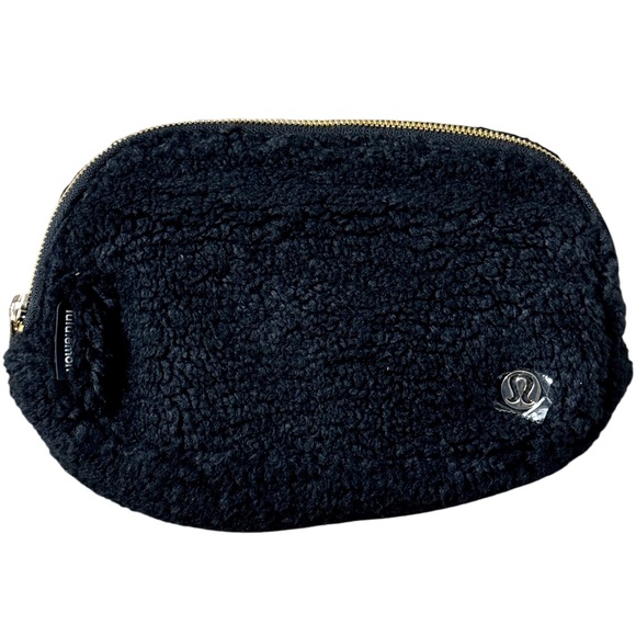Lululemon Everywhere Belt Bag FLEECE BLACK - Picture 1 of 2